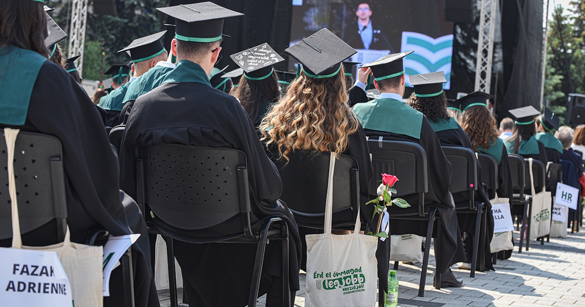 Változó világban maradandó identitástudat